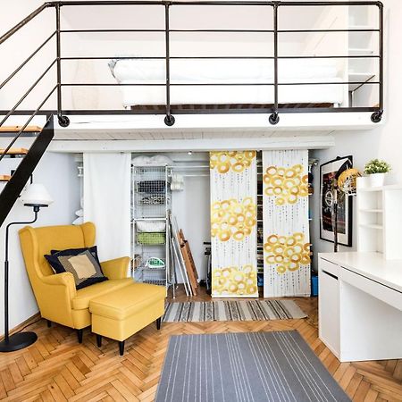 Live Like A Local At The Rustic Hockey Hut Apartment Budapesta Exterior foto