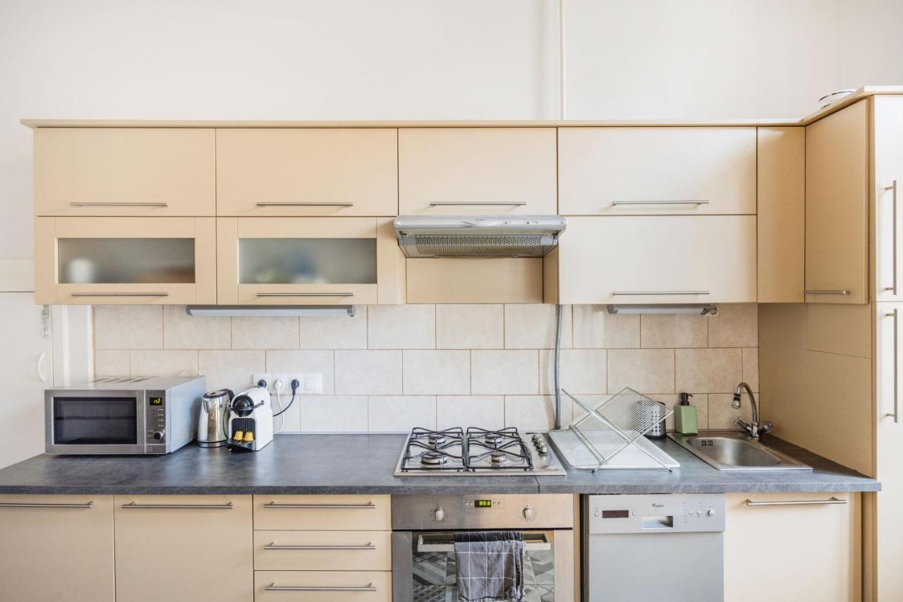 Live Like A Local At The Rustic Hockey Hut Apartment Budapesta Exterior foto