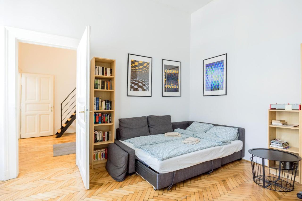 Live Like A Local At The Rustic Hockey Hut Apartment Budapesta Exterior foto