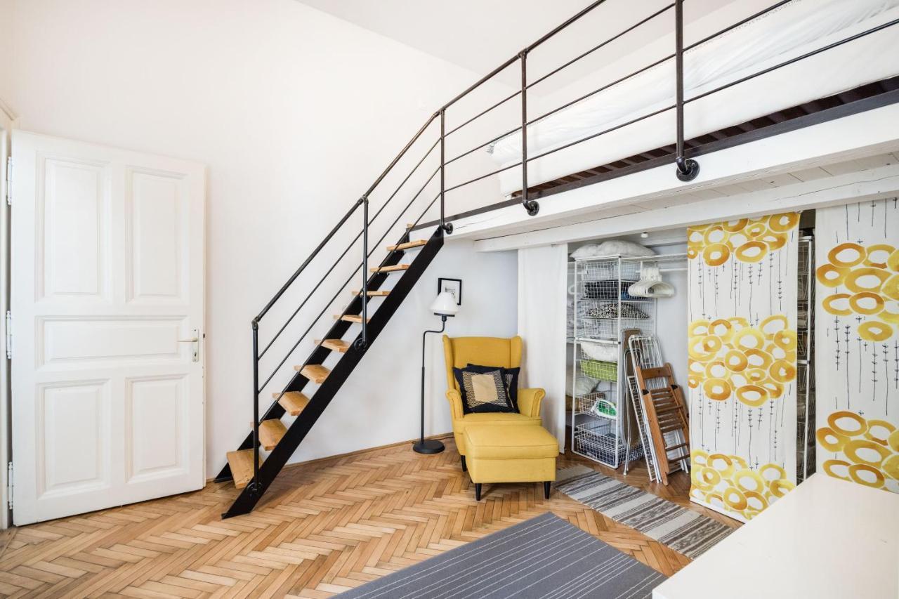 Live Like A Local At The Rustic Hockey Hut Apartment Budapesta Exterior foto
