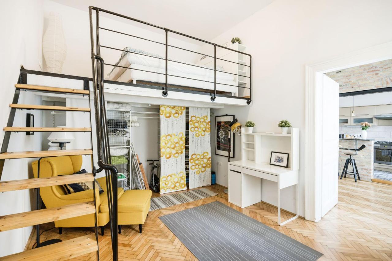 Live Like A Local At The Rustic Hockey Hut Apartment Budapesta Exterior foto